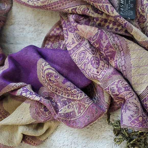 Pashmina Schawl Scarf Wrap Floral Paisley Design w Tassels Purple Beige - Picture 2 of 6